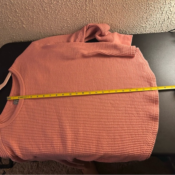 GAP Sweats Waffle Knit Rose Sweatshirt Women's Size L Thermal Layering Winter - Picture 7 of 8